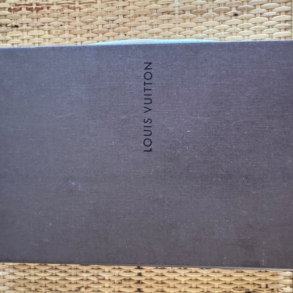 Louie Vuitton make-up bag - Picture 3 of 4